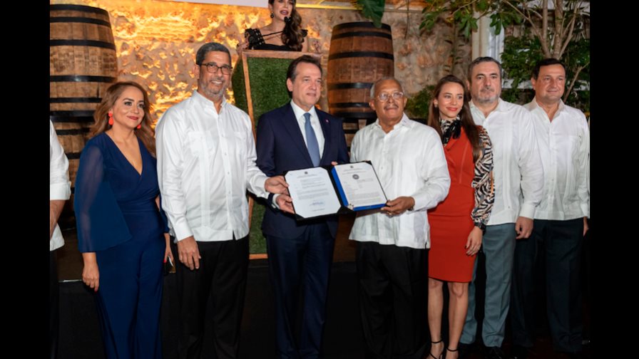 Tras ocho años, industria del ron dominicano recibe Denominación de Origen