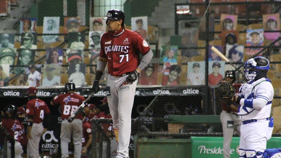 Ronald Guzmán sigue comandando el bateo en la pelota invernal dominicana