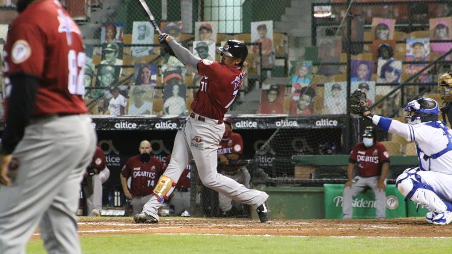 Ronald Guzmán se fue de 4-4 y amanece como líder en la pelota invernal dominicana Ronald Guzmán se fue de 4-4 y amanece como líder en la pelota invernal dominicana