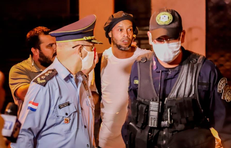 Ronaldinho ingresa en hotel de Asunción para cumplir arresto domiciliario