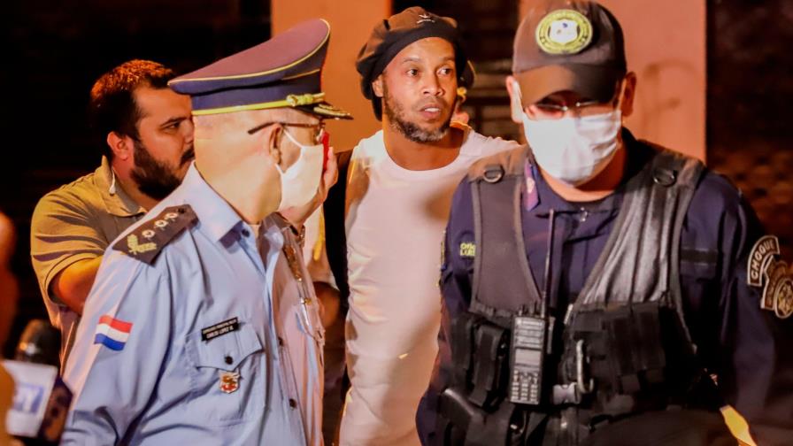 Ronaldinho ingresa en hotel de Asunción para cumplir arresto domiciliario