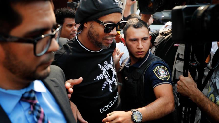 Ronaldinho comparece ante el juez por caso de pasaportes falsos en Paraguay Ronaldinho comparece ante el juez por caso de pasaportes falsos en Paraguay