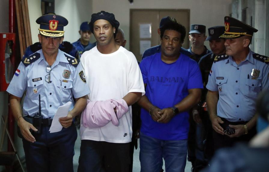 Ronaldinho Gaúcho cumple el lunes un mes de prisión en Paraguay