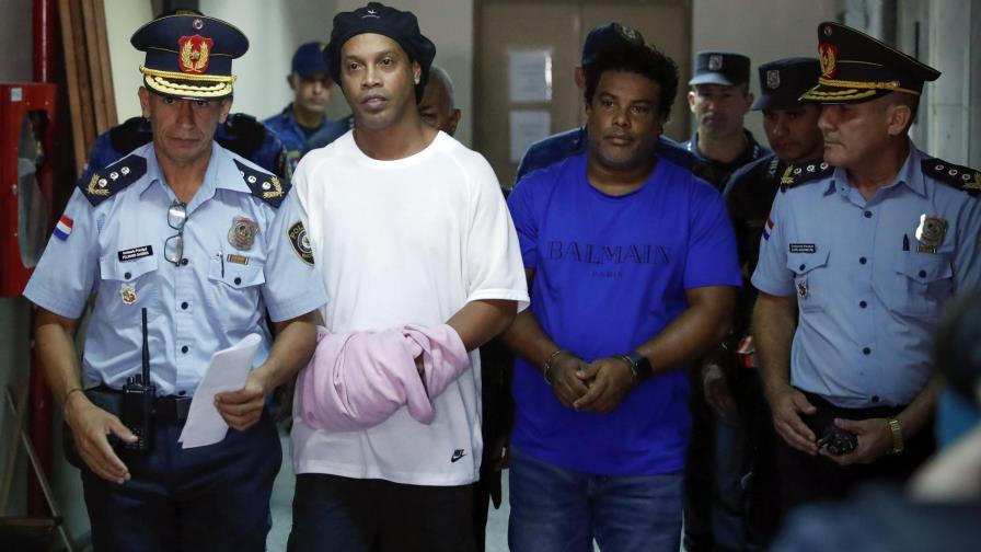 Ronaldinho Gaúcho cumple el lunes un mes de prisión en Paraguay