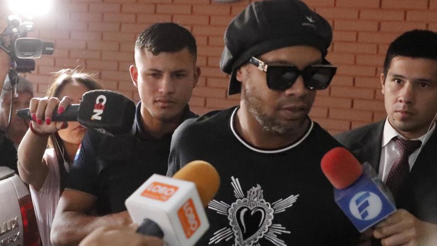 Los motivos del apresamiento del futbolista Ronaldinho Los motivos del apresamiento del futbolista Ronaldinho