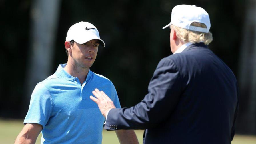 McIlroy, número uno del golf, duda volver a jugar con Trump por su manejo al COVID-19 
