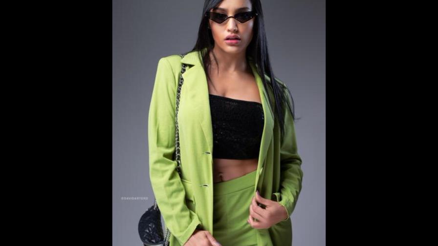 Cantautora Rosalinda Silver empodera a las mujeres con su música