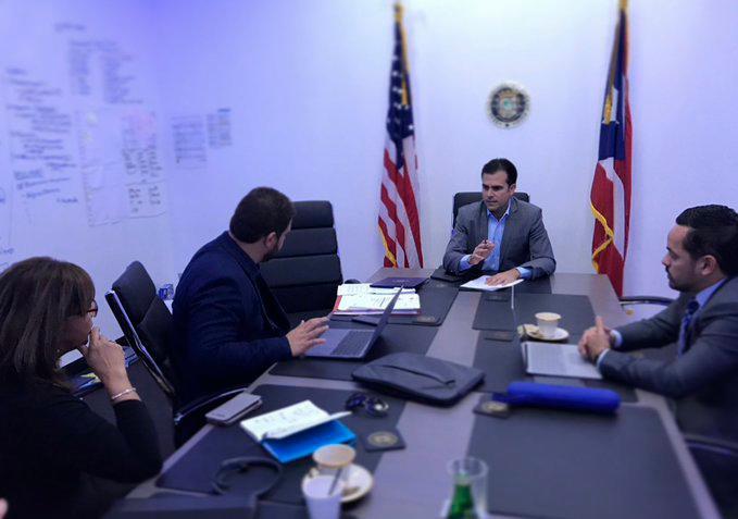 Gobernador de Puerto Rico trata la transición de su Gobierno con su sucesora