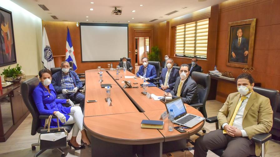 El Gobierno pondera asumir el pago de la nómina de las empresas