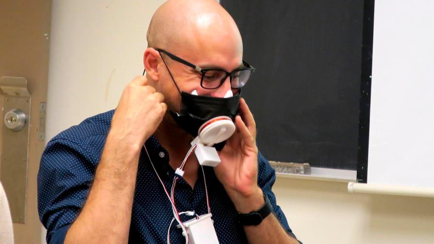 Puerto Rico patenta una mascarilla con la que se puede comer sin retirarla