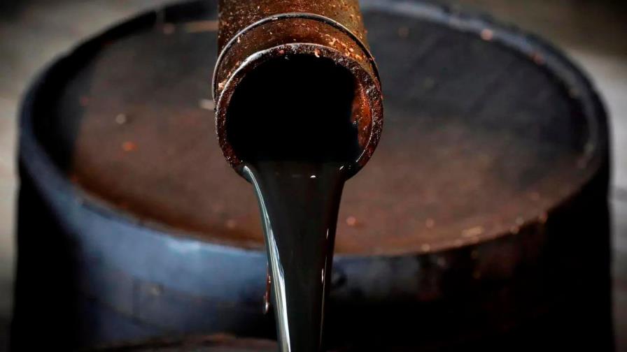 El petróleo de Texas abre con una caída del 2,79 %, hasta 51,65 dólares