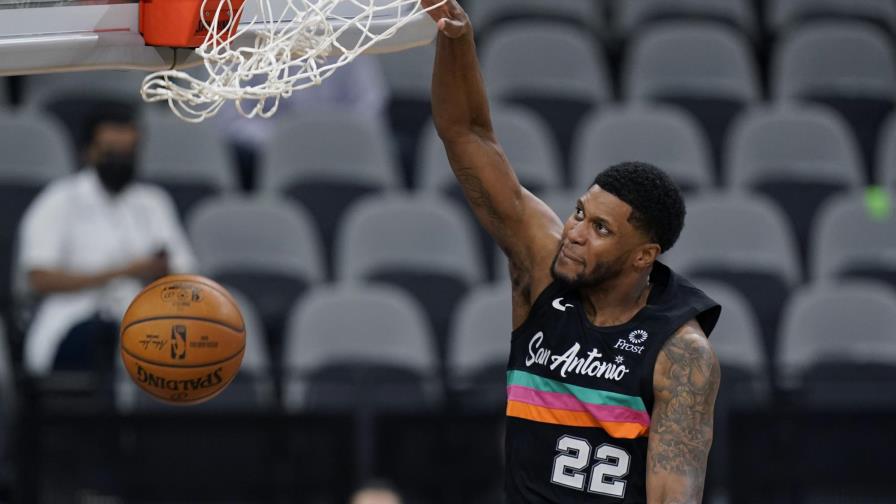 Vídeo | Spurs se sacuden lento inicio y vencen al Magic