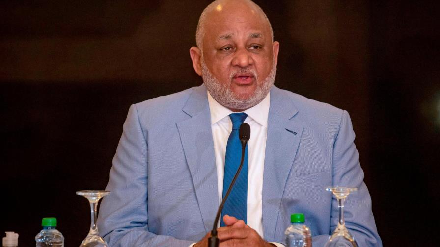 Los alumnos asistirán solamente entre dos y cuatro horas a las aulas Los alumnos asistirán solamente entre dos y cuatro horas a las aulas