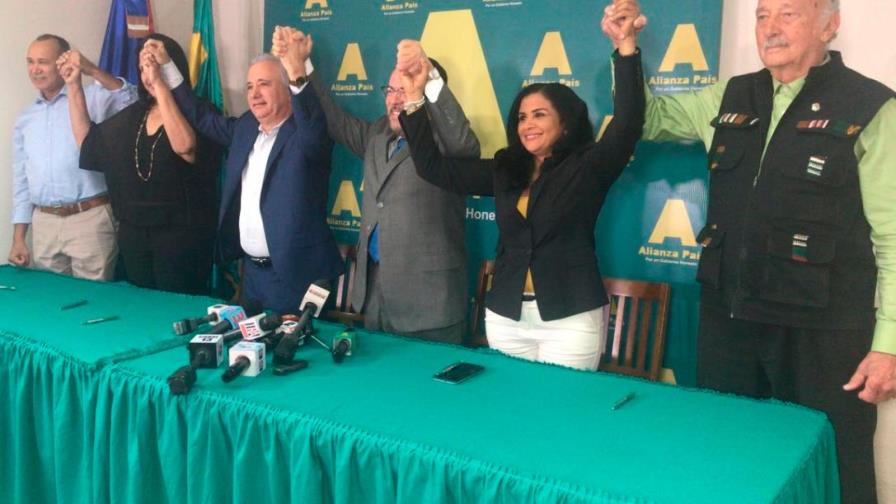 Alianza País presenta a Antonio Taveras Guzmán como su candidato a senador por Santo Domingo
Taveras Guzmán promete enfrentar la corrupción
