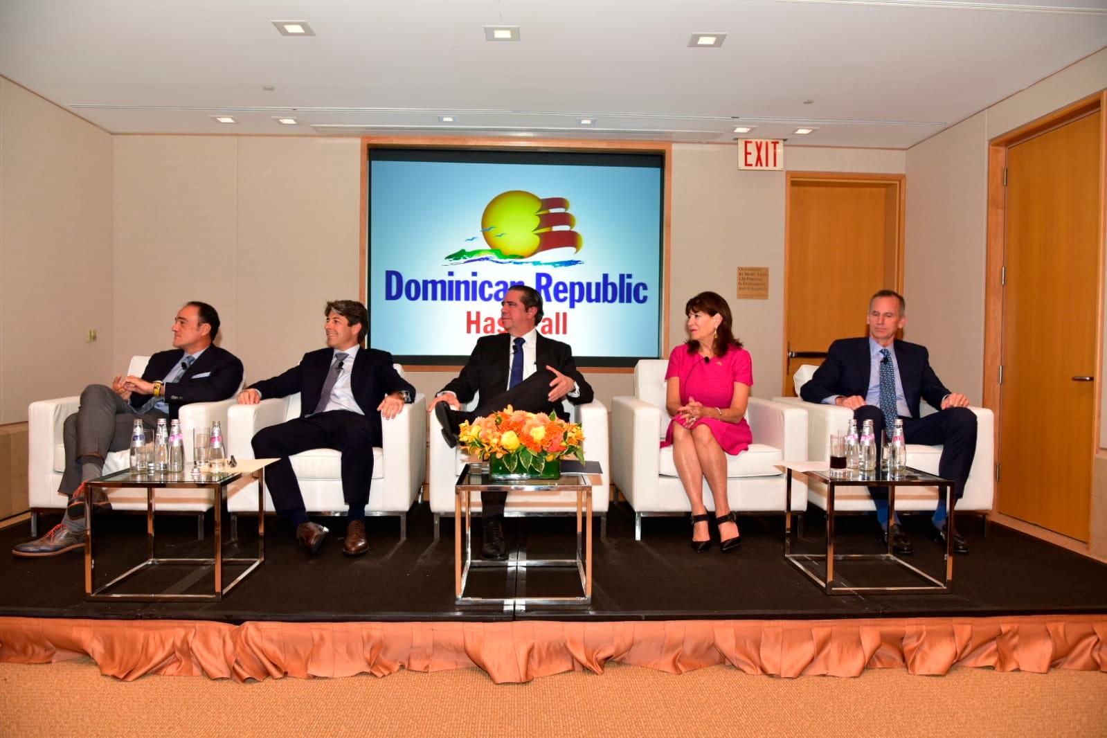 En la actividad realizaron un panel sobre la situación turística dominicana.