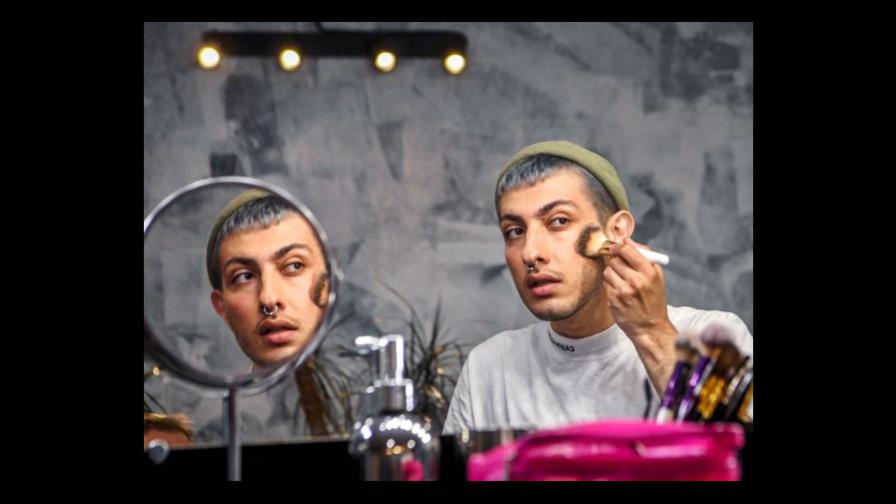 Los blogueros rusos desafían el conservadurismo a golpe de rímel