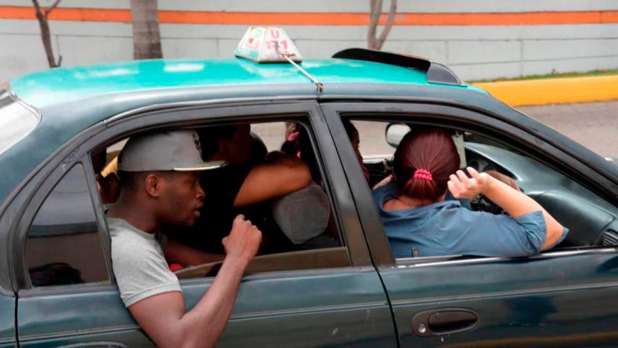 Choferes de carros públicos anuncian regreso al viejo sistema, incrementando la cantidad de pasajeros