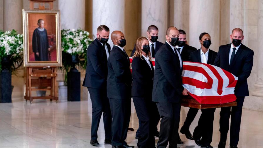 Estadounidenses despiden a jueza Ruth Bader Ginsburg como a “una estrella del rock” Estadounidenses despiden a jueza Ruth Bader Ginsburg como a “una estrella del rock”