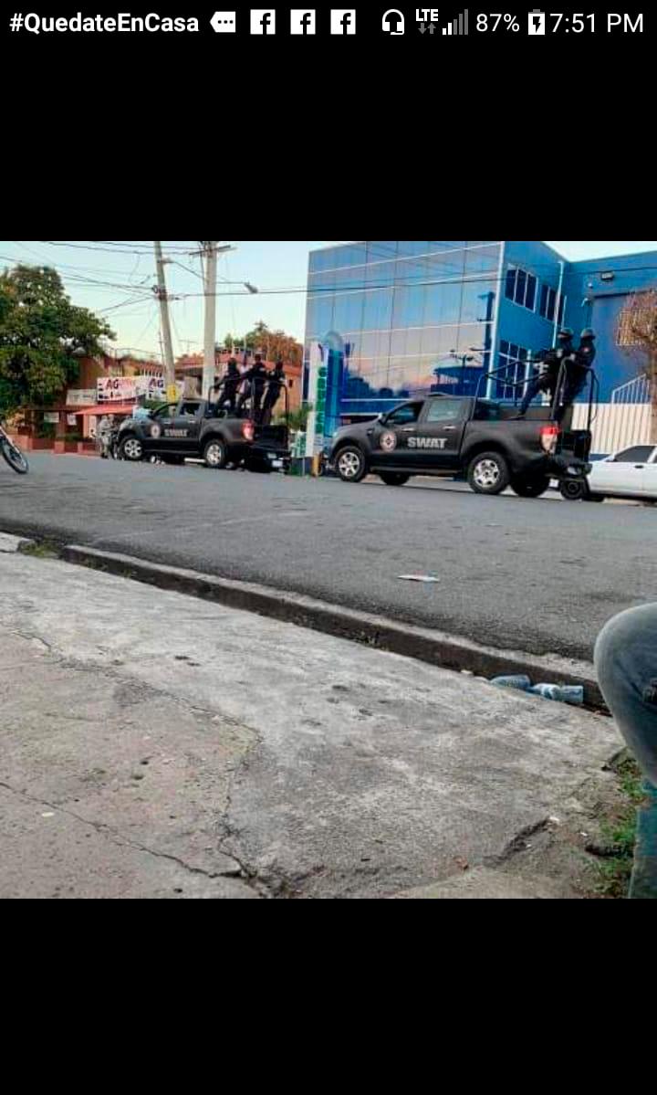 Agente Swat enviado a los barrios periféricos de san Cristóbal.
