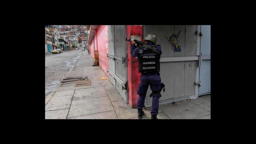 Vivir entre las balas en las barriadas de una Venezuela empobrecida