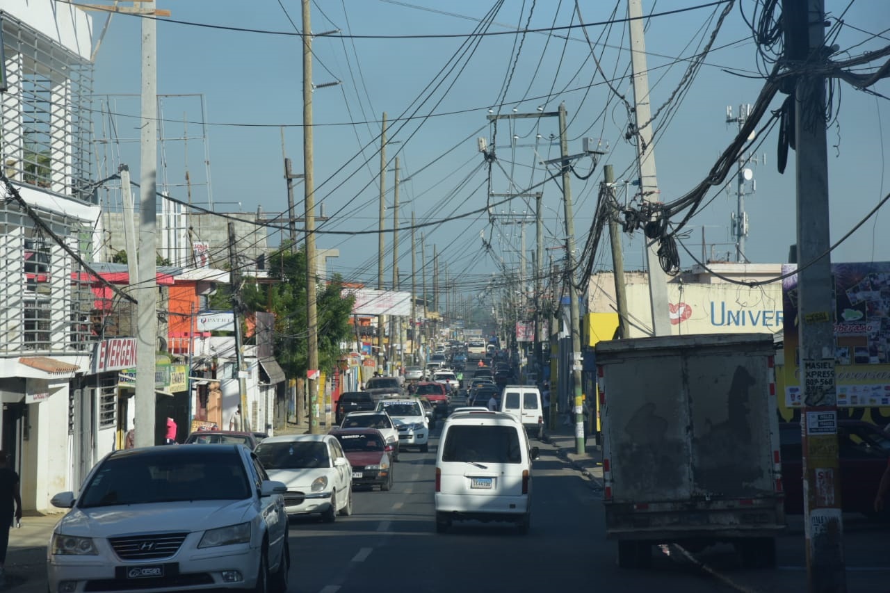 Una de las calles de Sabana Perdida, Santo Domingo Norte.