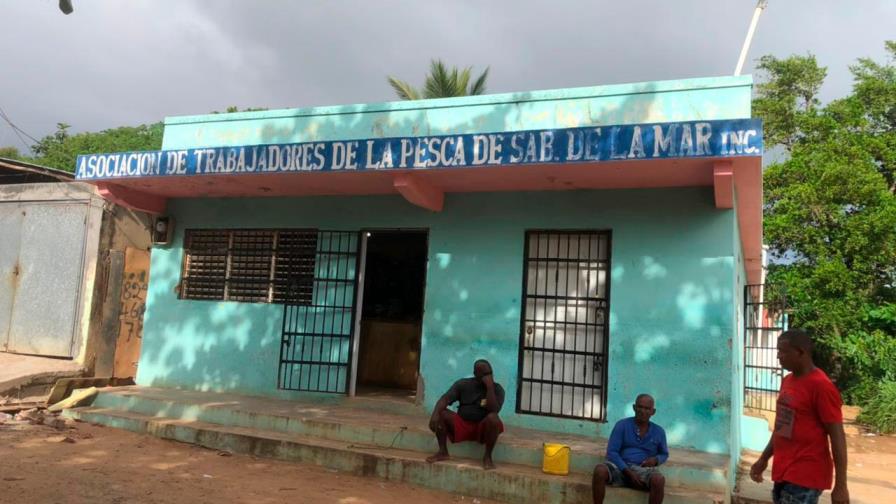 Muerte de peces en Sabana de la Mar afecta a más de 200 familias 