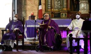 El padre y la feligresía condenan profanación a la iglesia Las Mercedes 
Iglesia Las Mercedes en la Ciudad Colonial durante la misa del Miércoles de Ceniza. 