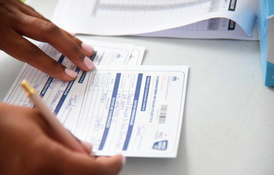 Falsificación de tarjetas de vacunación y pruebas PCR será penalizada con prisión de hasta 10 años 