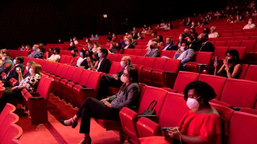 Teatro Nacional exigirá tarjeta de vacunación para entrar a sus salas Teatro Nacional exigirá tarjeta de vacunación para entrar a sus salas