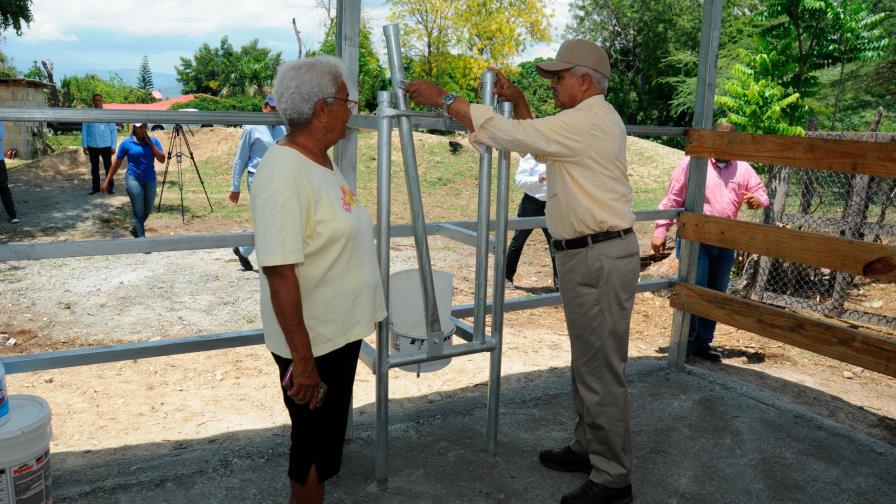 Agricultura entrega 141 salas de ordeño a pequeños ganaderos del país Agricultura entrega 141 salas de ordeño a pequeños ganaderos del país