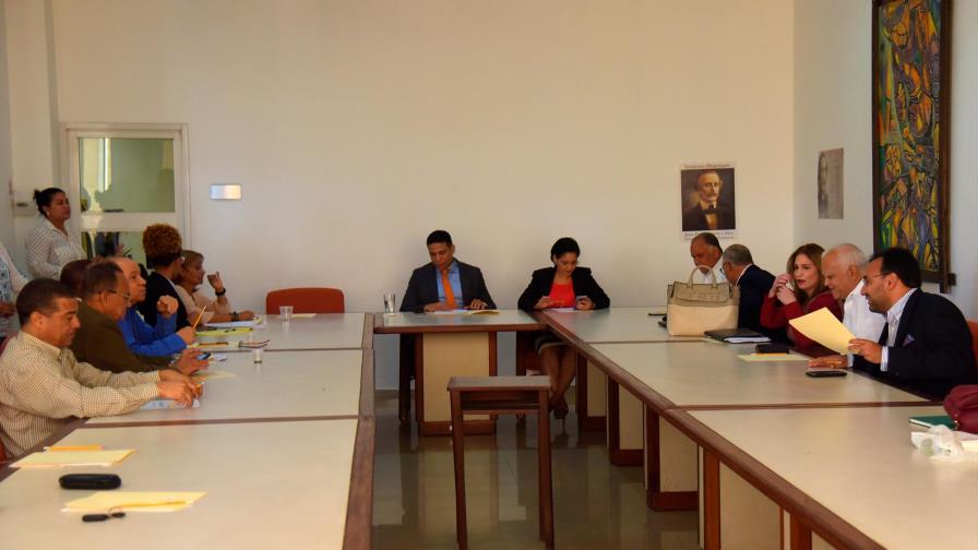 Patronos y sindicalistas continúan sin acuerdo para aumento salarial Patronos y sindicalistas continúan sin acuerdo para aumento salarial