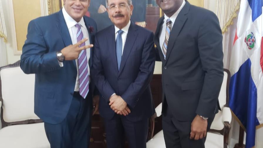Sammy Sosa visita a Danilo Medina previo a la boda de Franklin Mirabal