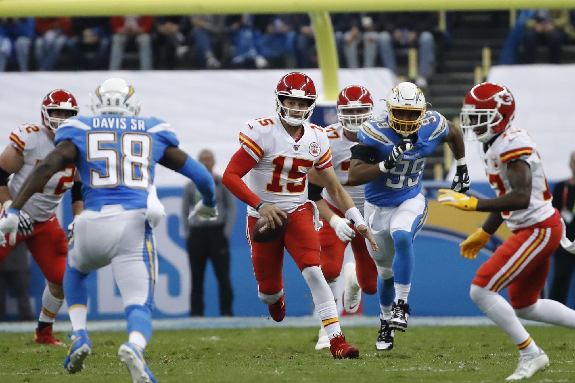 Acción en el partido de la NFL en Ciudad México. (EFE/José Méndez)