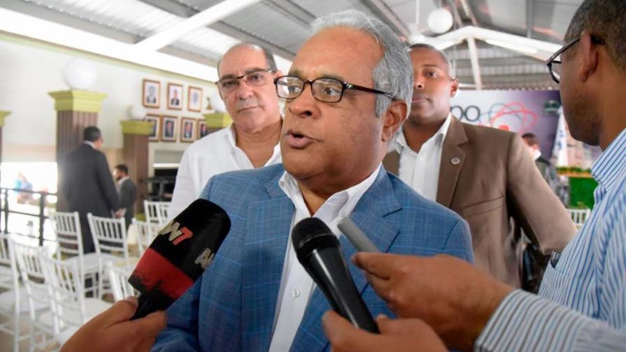Ministro de Salud afirma solo siete han muerto de dengue en el país