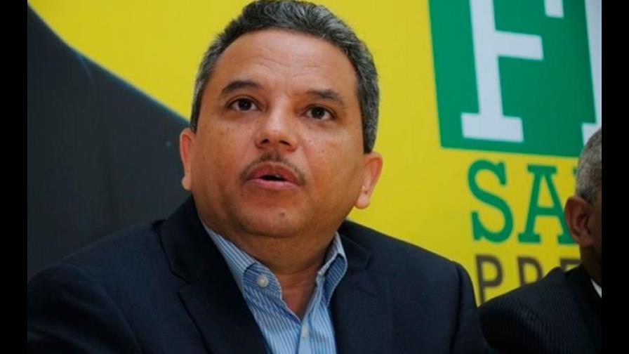 Decreto | Presidente nombra a Fidel Santana como embajador en Uruguay