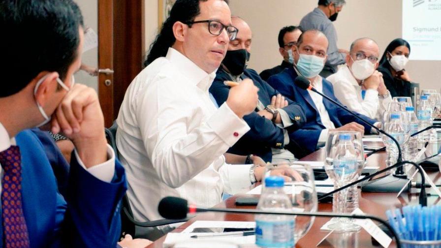 Presentan beneficios del proyecto Autopista del Ámbar a empresarios de Santiago Presentan beneficios del proyecto Autopista del Ámbar a empresarios de Santiago