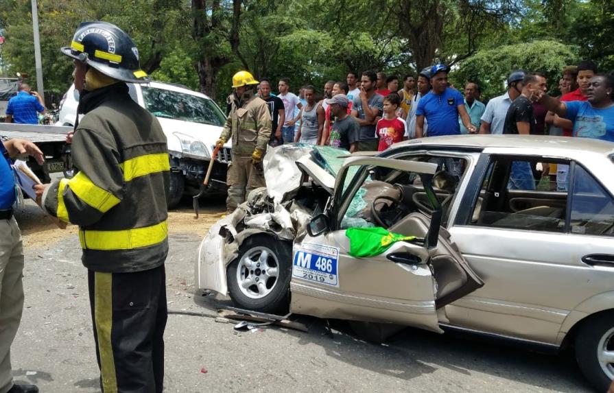 Accidente múltiple deja varias personas heridas en Santiago