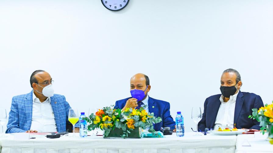 Director de la DGII sostiene encuentros con sectores productivos del Cibao