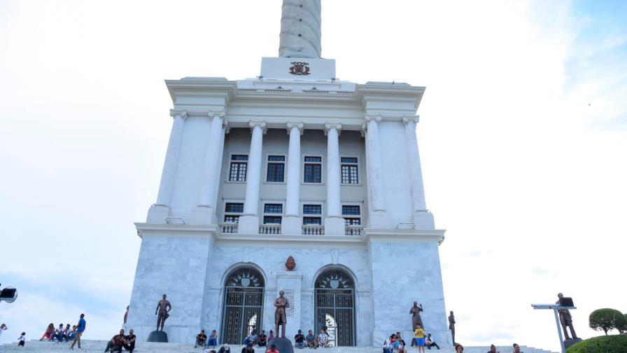 Fiesta y mañana gallo en Santiago, pese a aumento del COVID-19 Fiesta y mañana gallo en Santiago, pese a aumento del COVID-19