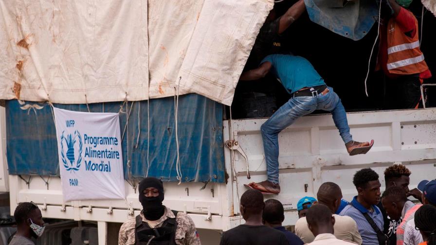 Saquean cuatro camiones con ayuda en Haití