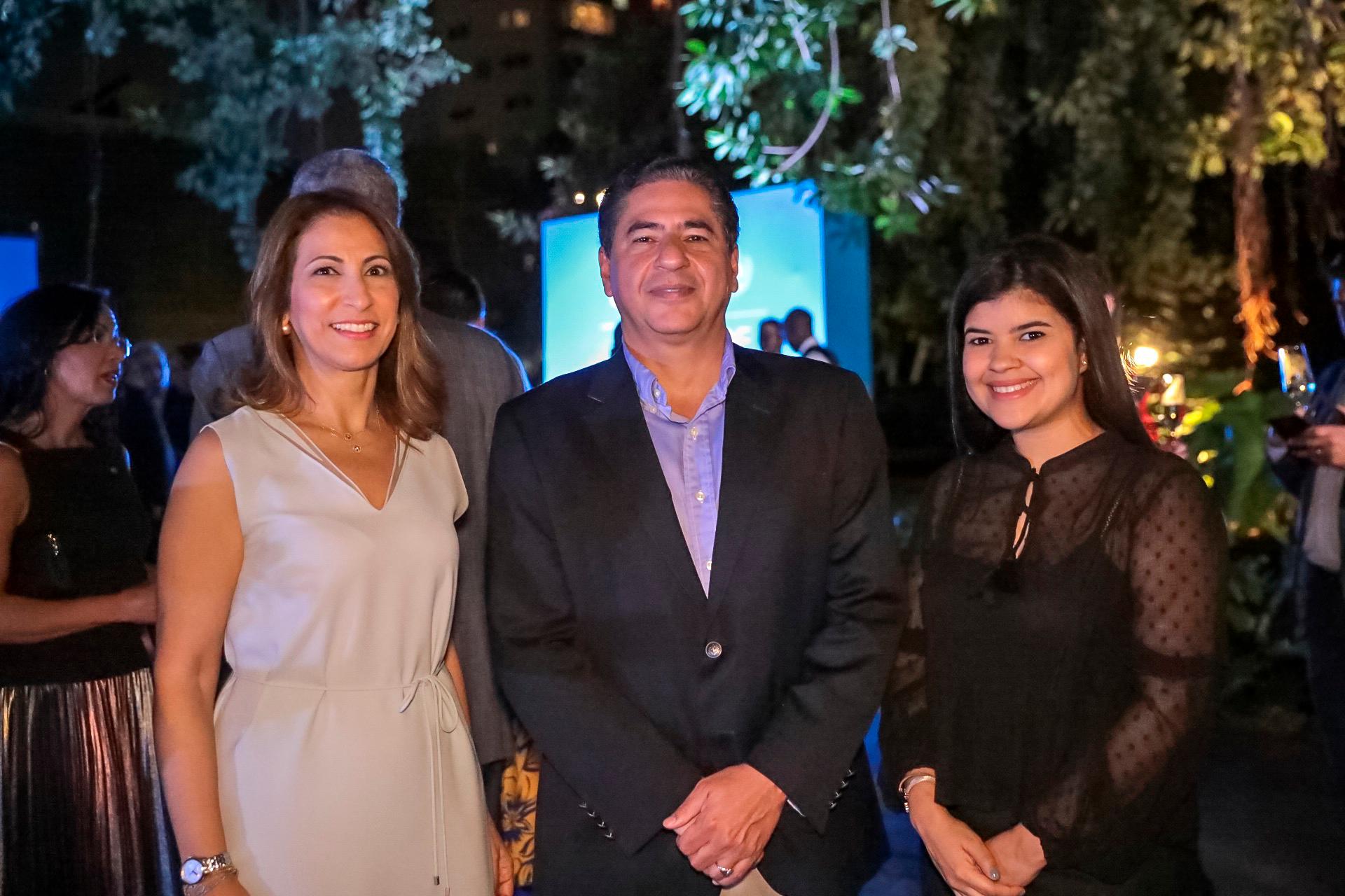 Sarah Rizek, Rafael Piantini y Natalie Vásquez.