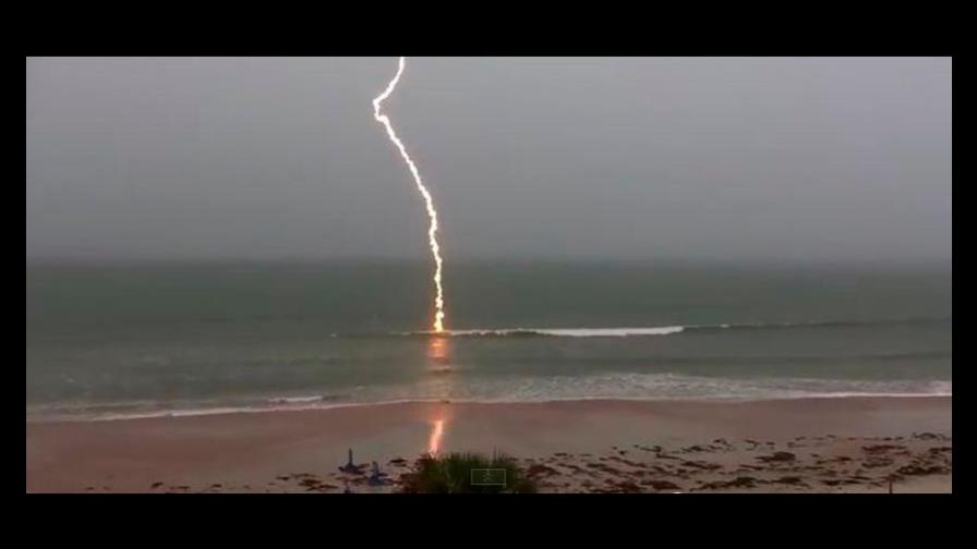 Ocho personas heridas, una de gravedad, por un rayo en una playa de Florida