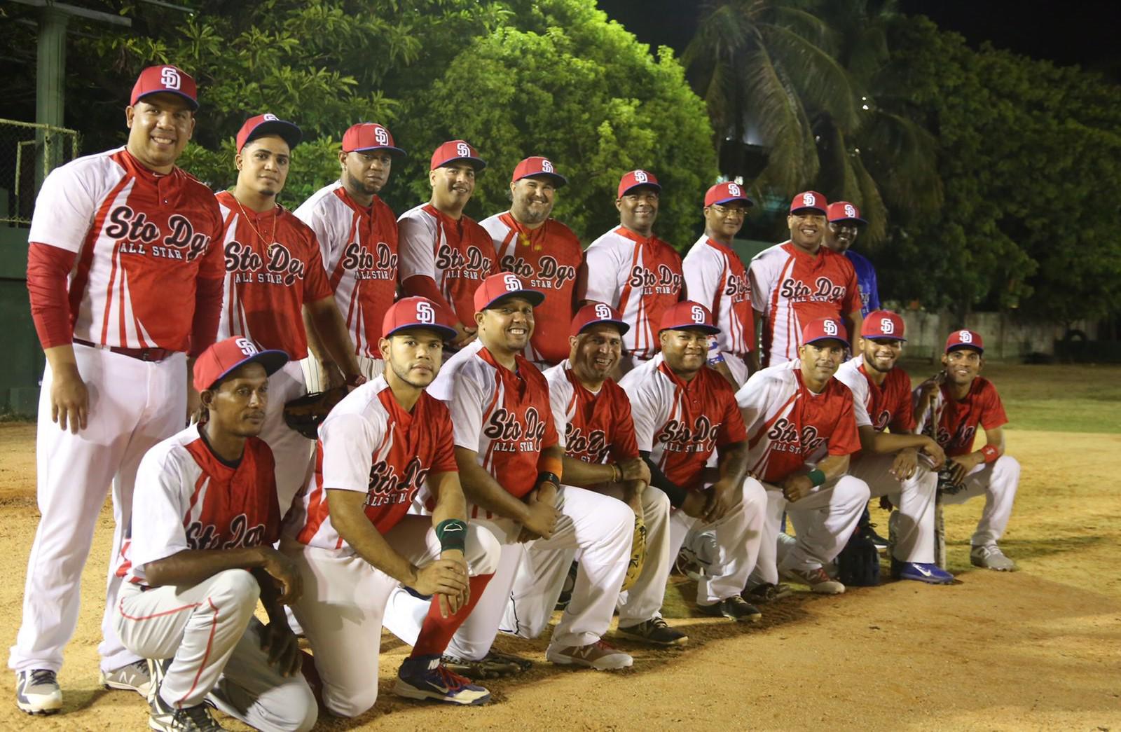 El equipo Santo Domingo All Star de los convocados al torneo organizado por la Asociación de Softbol del Distrito Nacional. (Fuente externa)