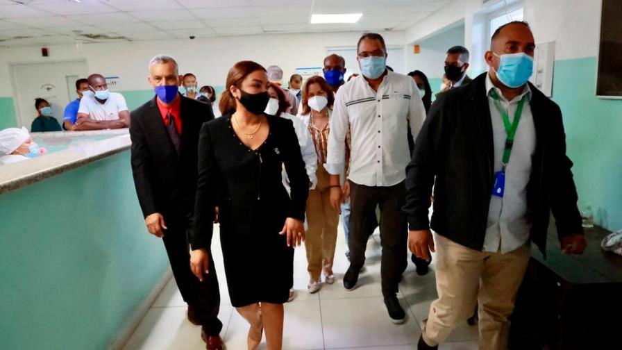 SNS interviene hospital Antonio Musa tras denuncia de operación hecha con luz de celular 