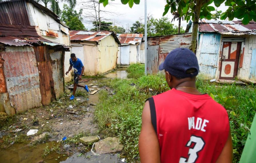 Moradores de sector en Sabana Perdida temen crecida de río tras lluvias de Grace