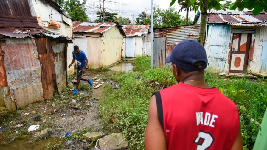 Moradores de sector en Sabana Perdida temen crecida de río tras lluvias de Grace