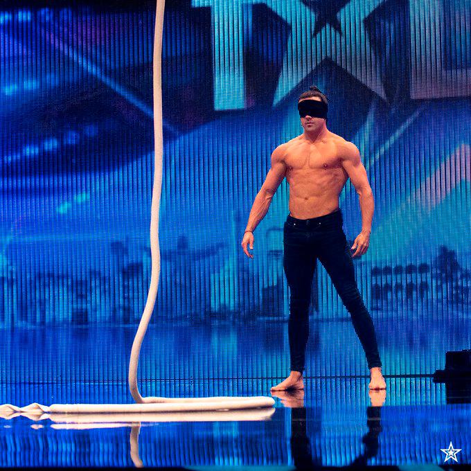 El español Raúl Asensi hizo un performance.