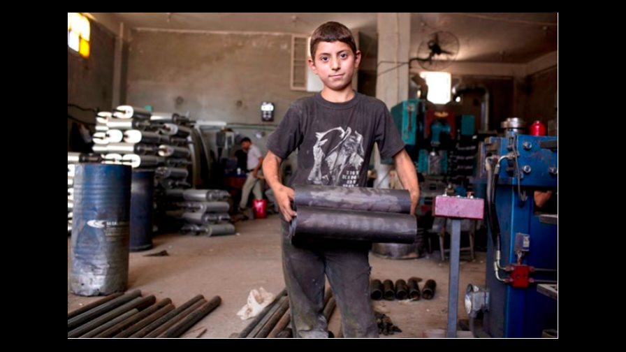 En la chatarra o refinerías, el terrible trabajo de los niños en Siria