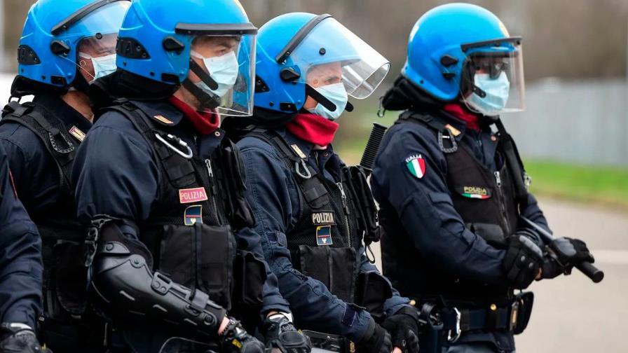Italia disuelve red de tráfico de migrantes y arresta a 19 Italia disuelve red de tráfico de migrantes y arresta a 19