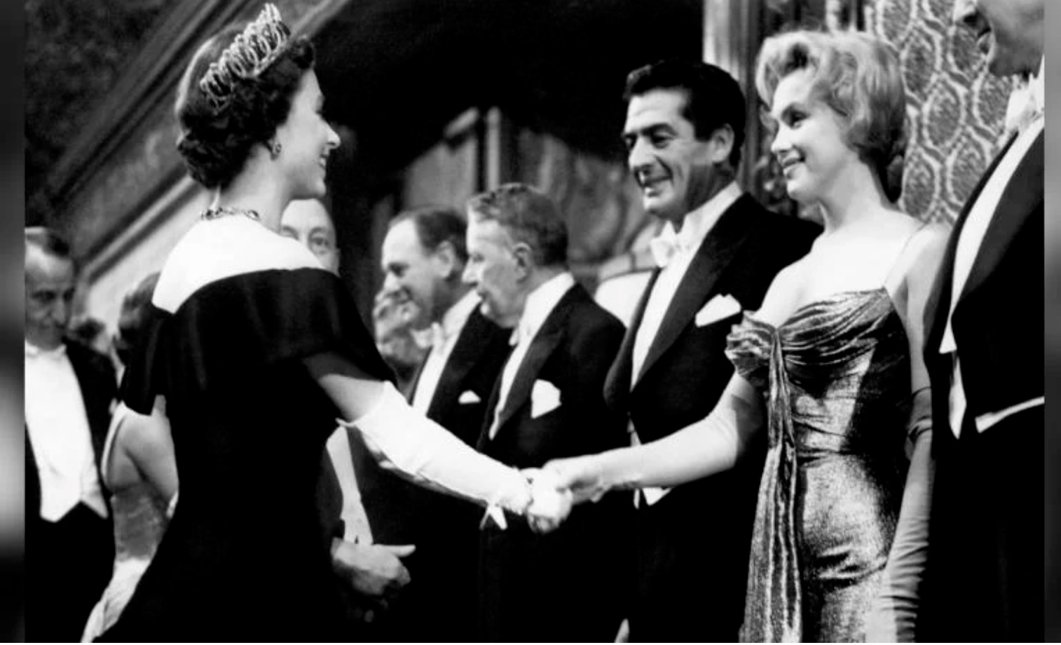 El día que conoció a Marilyn Monroe, mientras la actriz filmaba la película “El príncipe y la corista”.